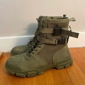Combat boots